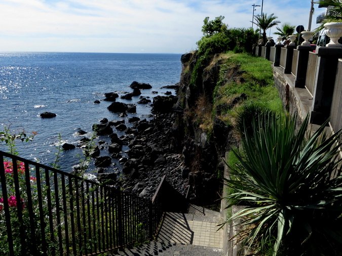 (105)  Aci Castello